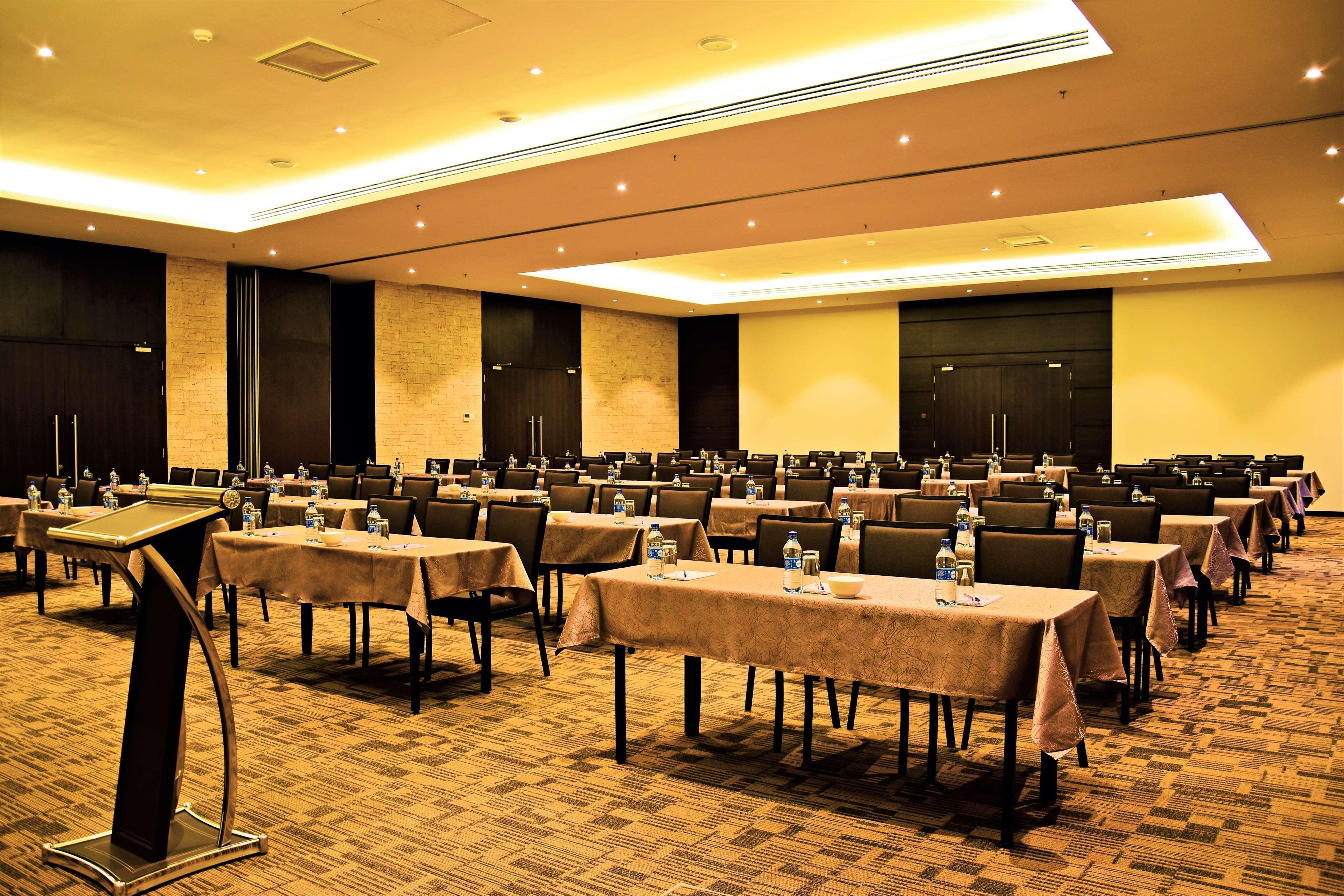 Doubletree By Hilton Nairobi Hotel Exterior photo
