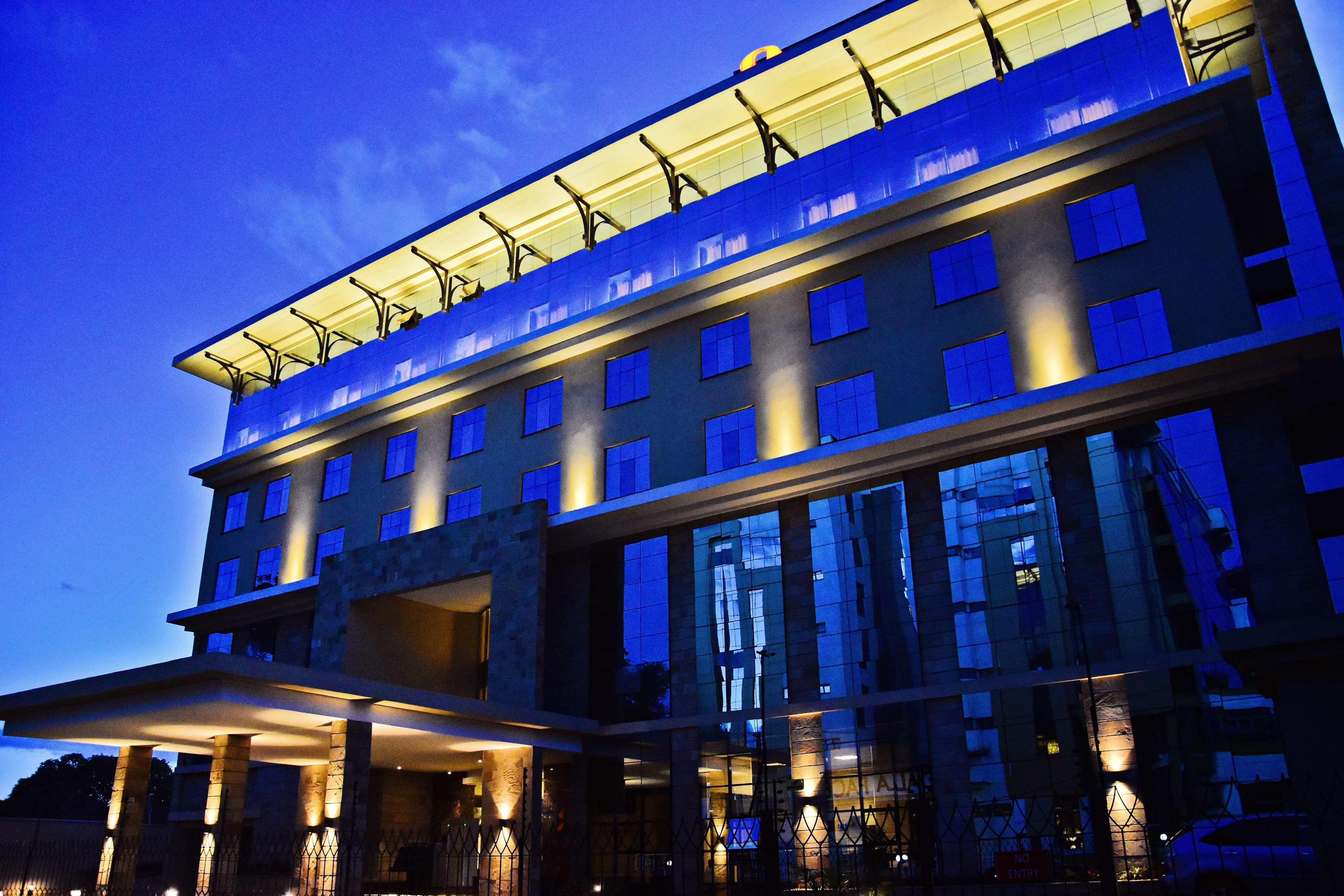 Doubletree By Hilton Nairobi Hotel Exterior photo