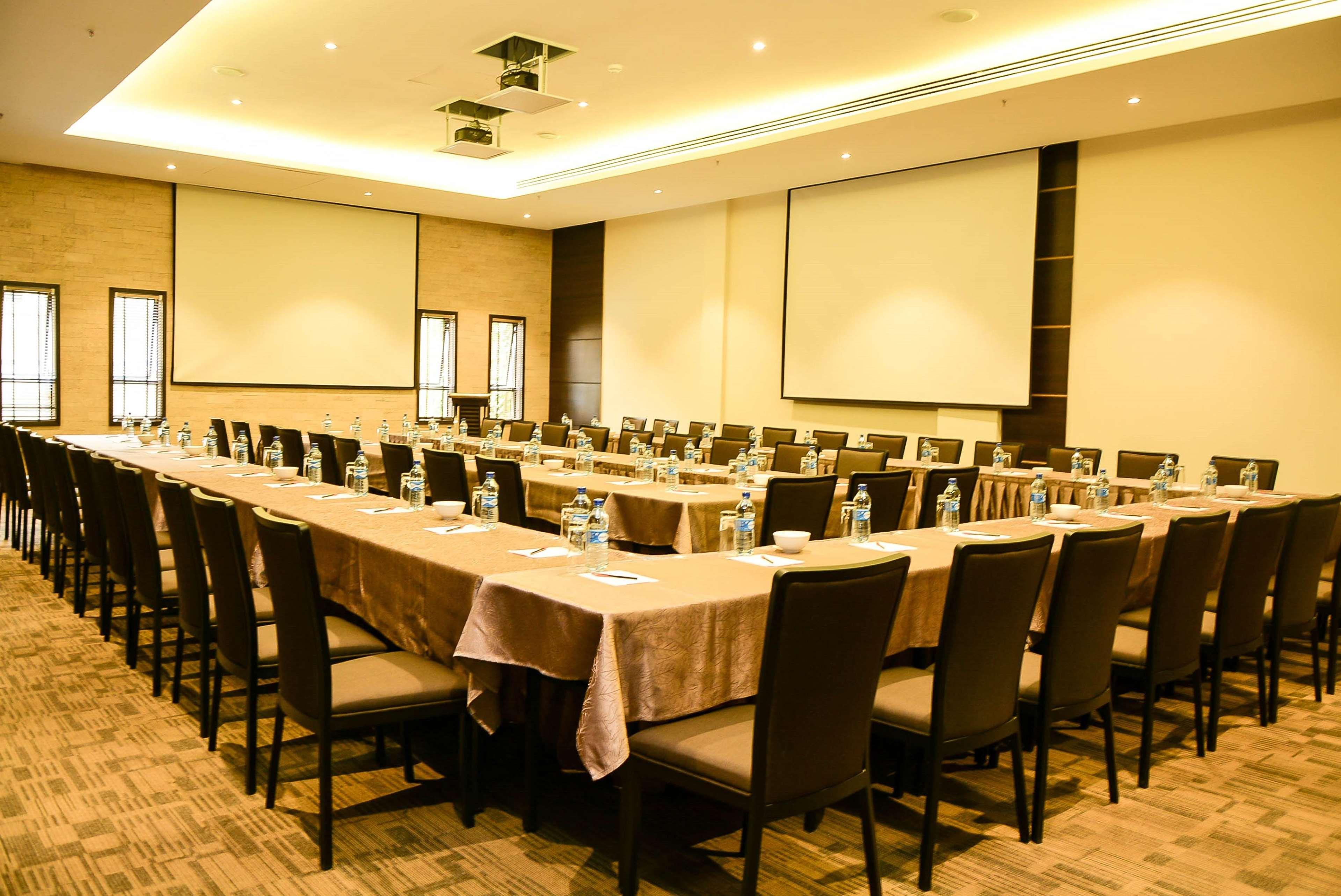 Doubletree By Hilton Nairobi Hotel Exterior photo