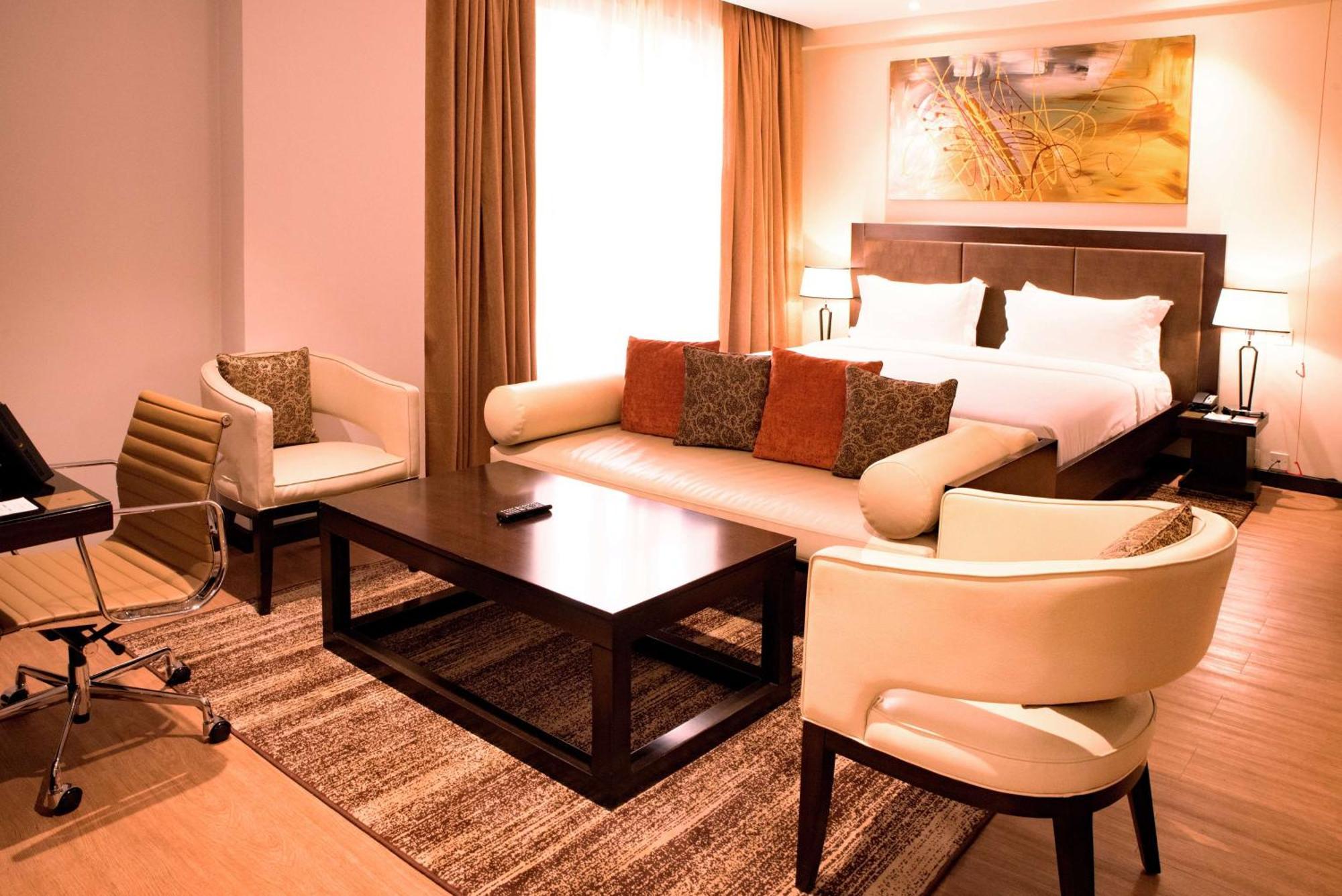 Doubletree By Hilton Nairobi Hotel Exterior photo