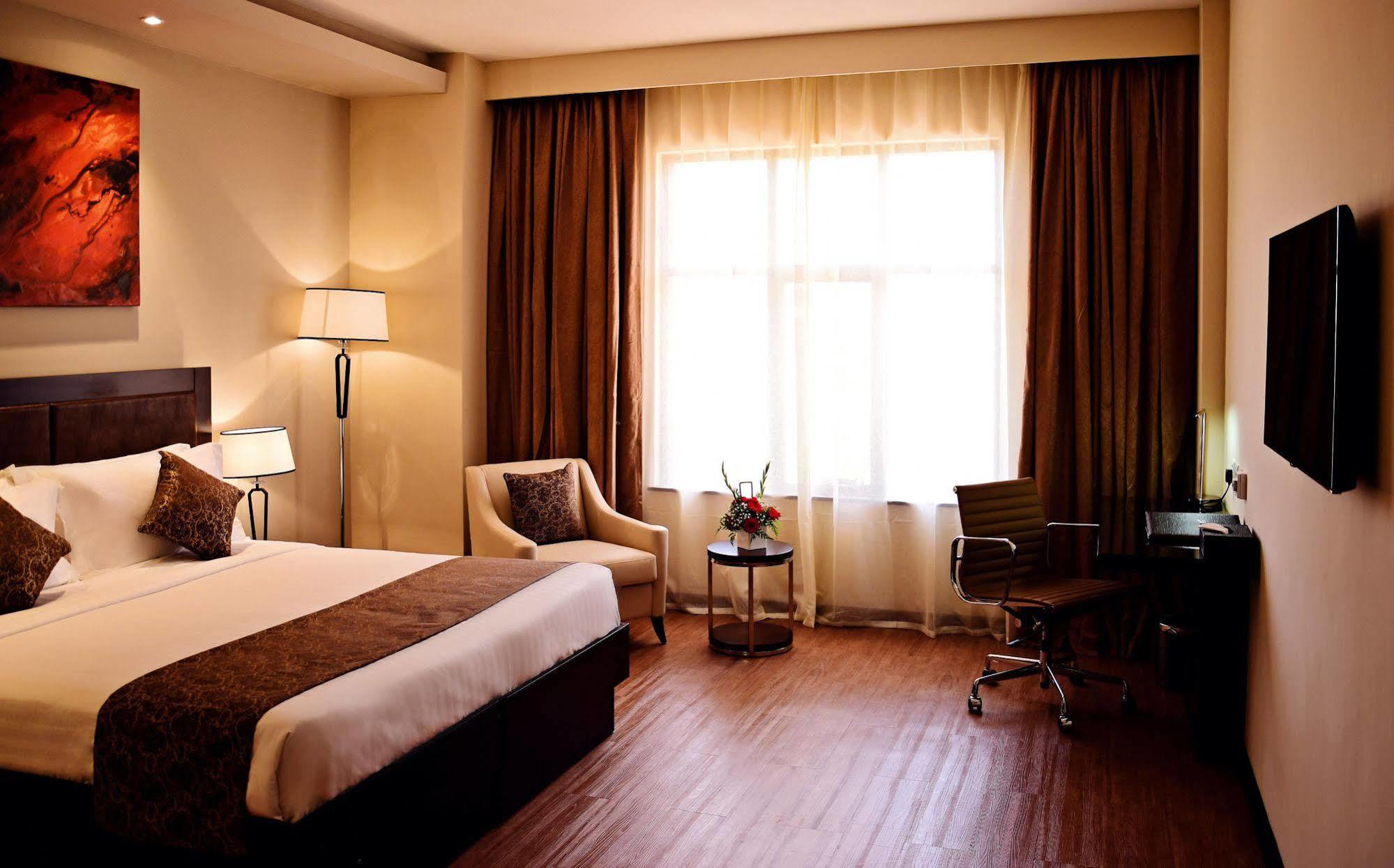 Doubletree By Hilton Nairobi Hotel Exterior photo