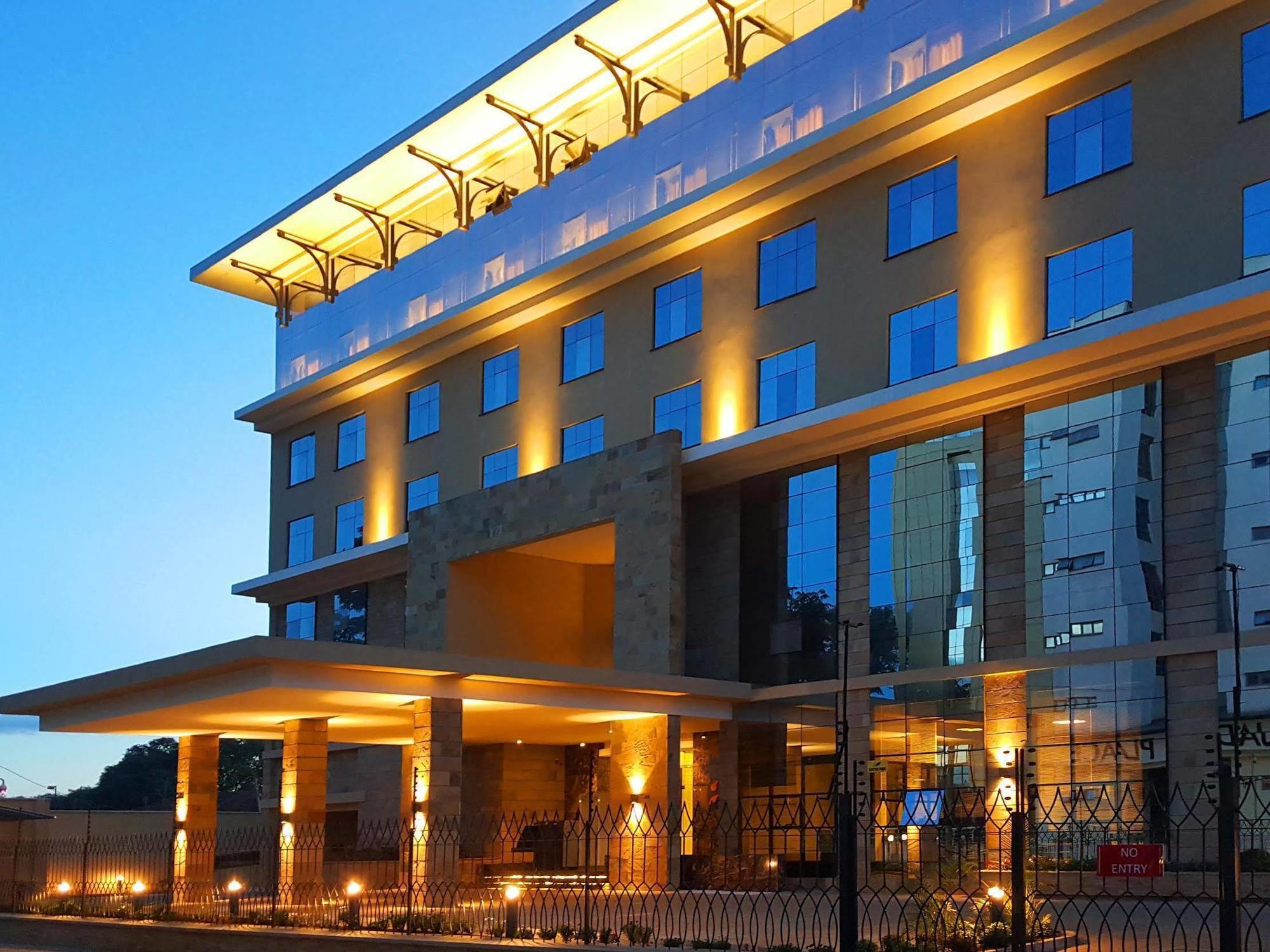 Doubletree By Hilton Nairobi Hotel Exterior photo