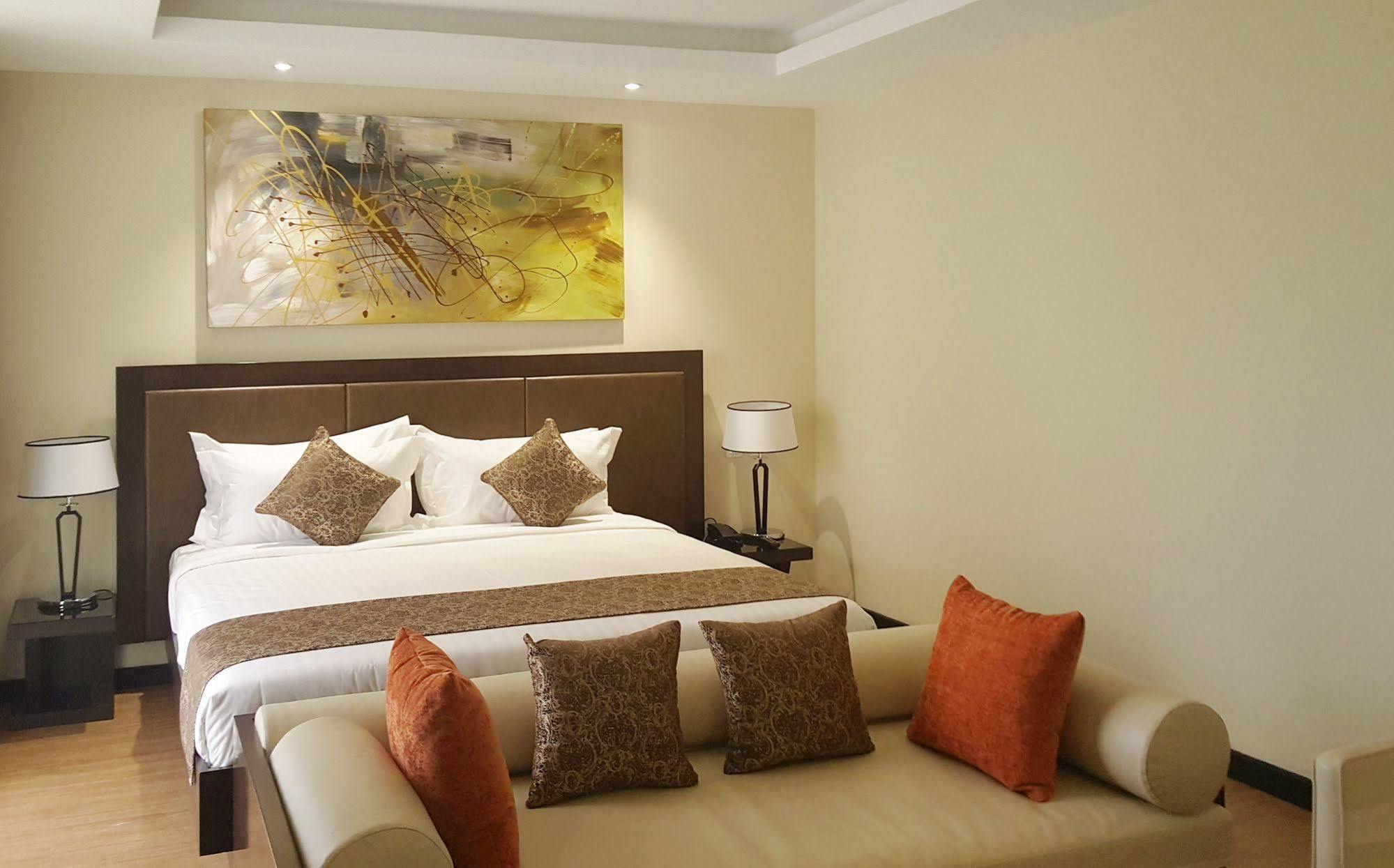 Doubletree By Hilton Nairobi Hotel Exterior photo