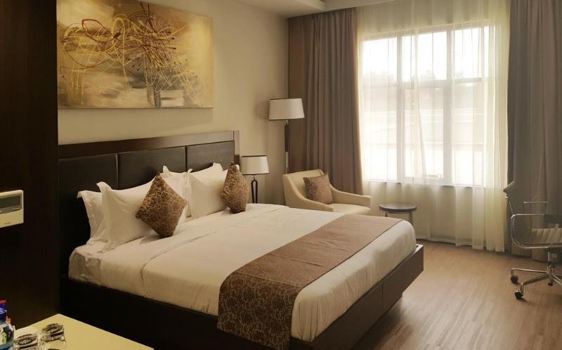 Doubletree By Hilton Nairobi Hotel Exterior photo